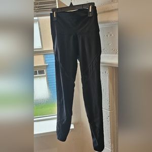 Series Chill Play Move Leggings - Small -$5